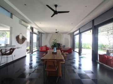 Villa view sawah berawa canggu dekat finns beach