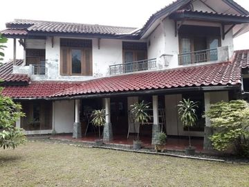 Rumah 2 lantai pinggir jalan raya pangkalan jati