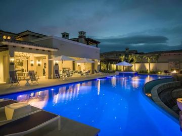 Casa con jardín y alberca privada, Gimnasio, Alberca infinity, en venta, San Jos