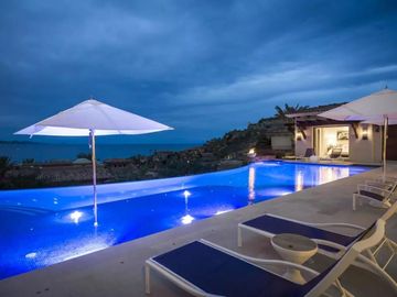 Casa con jardín y alberca privada, Gimnasio, Alberca infinity, en venta, San Jos