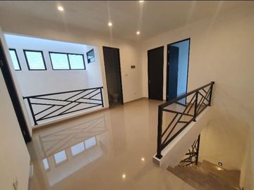 Rumah Dijual Simpang Darmo Permai Selatan *DN