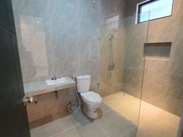 Rumah Dijual Simpang Darmo Permai Selatan *DN