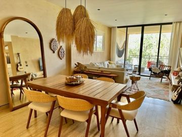 Condominio de lujo con vista al campo de golf en The Village, corasol, en venta.