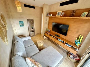 Condominio de lujo con vista al campo de golf en The Village, corasol, en venta.