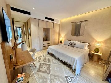 Condominio de lujo con vista al campo de golf en The Village, corasol, en venta.