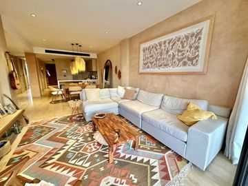 Condominio de lujo con vista al campo de golf en The Village, corasol, en venta.