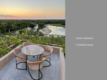 Condominio de lujo con vista al campo de golf en The Village, corasol, en venta.