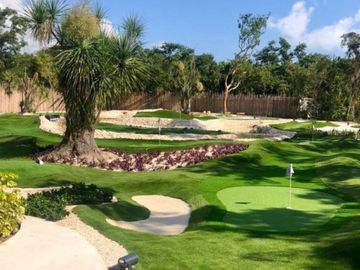Condominio de lujo con vista al campo de golf en The Village, corasol, en venta.