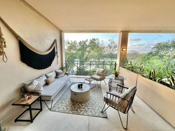 Condominio de lujo con vista al campo de golf en The Village, corasol, en venta.
