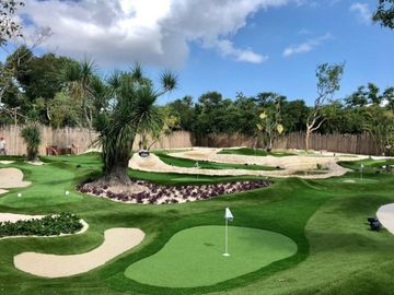 Condominio de lujo con vista al campo de golf en The Village, corasol, en venta.
