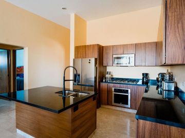 Penthouse con rooftop privado, jacuzzi, vista al mar en venta, Cabo San Lucas