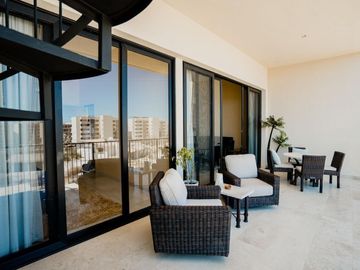 Penthouse con rooftop privado, jacuzzi, vista al mar en venta, Cabo San Lucas