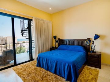 Penthouse con rooftop privado, jacuzzi, vista al mar en venta, Cabo San Lucas