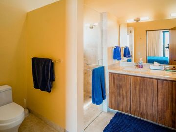 Penthouse con rooftop privado, jacuzzi, vista al mar en venta, Cabo San Lucas