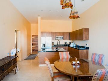 Penthouse con rooftop privado, jacuzzi, vista al mar en venta, Cabo San Lucas