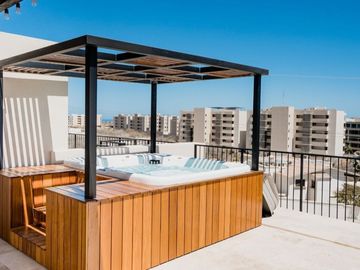 Penthouse con rooftop privado, jacuzzi, vista al mar en venta, Cabo San Lucas