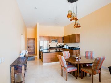 Penthouse con rooftop privado, jacuzzi, vista al mar en venta, Cabo San Lucas