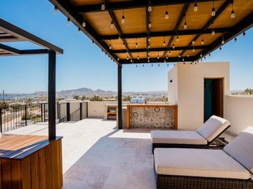 Penthouse con rooftop privado, jacuzzi, vista al mar en venta, Cabo San Lucas