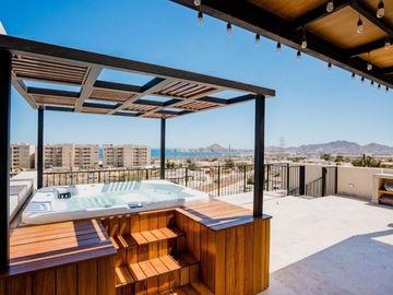 Penthouse con rooftop privado, jacuzzi, vista al mar en venta, Cabo San Lucas