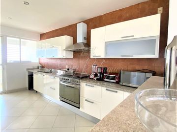 DEPARTAMENTO EN VENTA, TORRE ALTUS, JUNTO A LA SALLE, 3 REC. 3 AUTOS, DE LUJO.