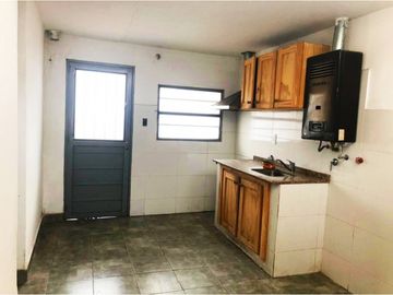 VENTA DE CASA + LOCALES, EXCELENTE UBICACION EN CRUZ DEL EJE -CÓRDOBA