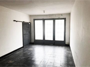 VENTA DE CASA + LOCALES, EXCELENTE UBICACION EN CRUZ DEL EJE -CÓRDOBA