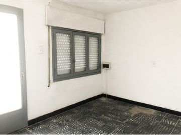 VENTA DE CASA + LOCALES, EXCELENTE UBICACION EN CRUZ DEL EJE -CÓRDOBA