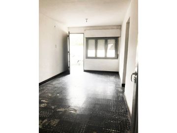 VENTA DE CASA + LOCALES, EXCELENTE UBICACION EN CRUZ DEL EJE -CÓRDOBA