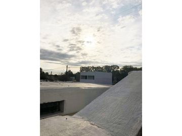 VENTA DE CASA + LOCALES, EXCELENTE UBICACION EN CRUZ DEL EJE -CÓRDOBA