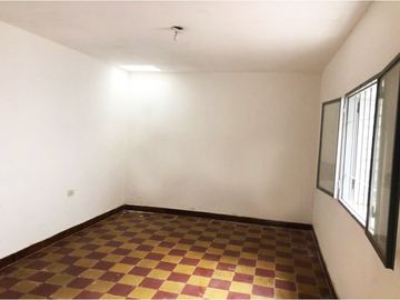 VENTA DE CASA + LOCALES, EXCELENTE UBICACION EN CRUZ DEL EJE -CÓRDOBA