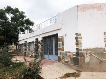 VENTA DE CASA + LOCALES, EXCELENTE UBICACION EN CRUZ DEL EJE -CÓRDOBA