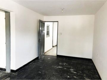 VENTA DE CASA + LOCALES, EXCELENTE UBICACION EN CRUZ DEL EJE -CÓRDOBA