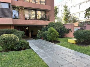 Departamento en venta de 3 dorm. 2 baños en Providencia
