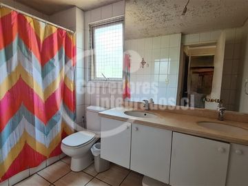 3 pisos. 6 dorm y 3 baños. en Peñalolén