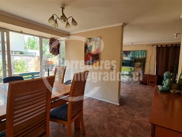 3 pisos. 6 dorm y 3 baños. en Peñalolén