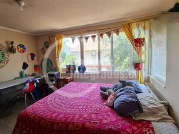 3 pisos. 6 dorm y 3 baños. en Peñalolén