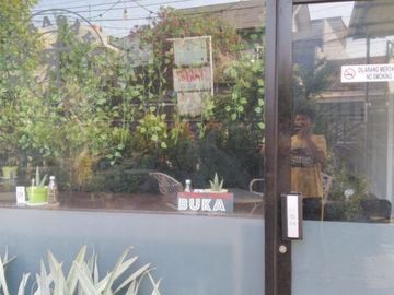 Rumah diJual di Tomang, Jakarta Barat. Untuk tempat Usaha