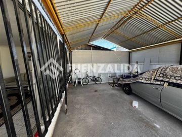 Casa en venta de 3 dorm. en La Cisterna