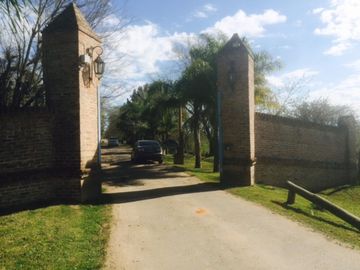 Importante lote en Barrio Los Ombues Varela
