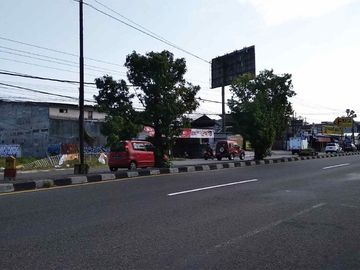Tanah Pekarangan Tepi jalan Solo dekat Bandara
