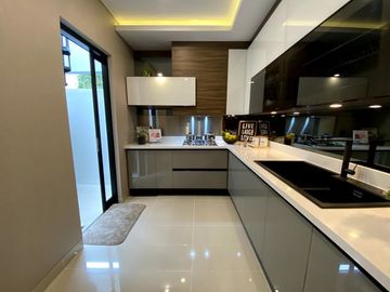 RUMAH MEWAH HARGA MURAH MOZART SYMPHONIA 3 LANTAI 3 GARASI PROMO