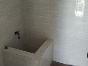 Disewakan Rumah Siap Huni Lokasi Di Jl. Manyar Jaya, Surabaya