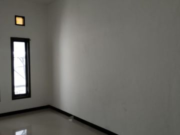 Disewakan Rumah Siap Huni Lokasi Di Jl. Manyar Jaya, Surabaya