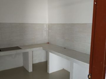 Disewakan Rumah Siap Huni Lokasi Di Jl. Manyar Jaya, Surabaya