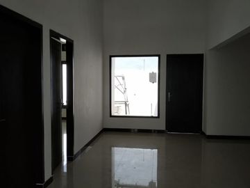 Disewakan Rumah Siap Huni Lokasi Di Jl. Manyar Jaya, Surabaya