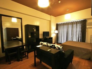 COZY FULLY FURNISHED STUDIO UNIT WITH BALCONY FOR RENT IN THE PASEO PARKVIEW SUITES