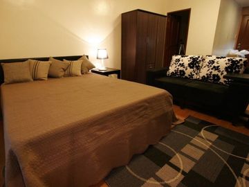 COZY FULLY FURNISHED STUDIO UNIT WITH BALCONY FOR RENT IN THE PASEO PARKVIEW SUITES