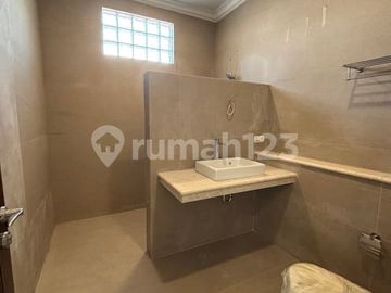 Dijual Rumah Mewah dengan Private Pool & Bebas Banjir di Alsut