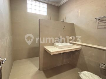 Dijual Rumah Mewah dengan Private Pool & Bebas Banjir di Alsut