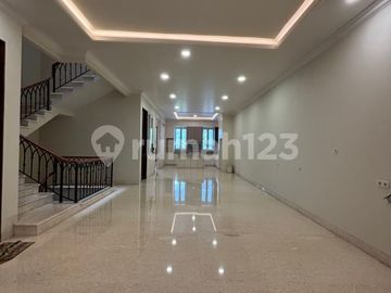 Dijual Rumah Mewah dengan Private Pool & Bebas Banjir di Alsut